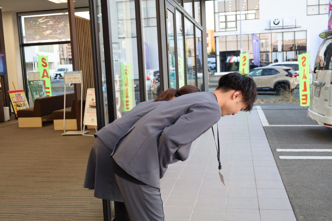 シフトや休日が気になる方へ｜接客業でも“土日休み”が叶う働き方と探し方ガイドのアイキャッチ